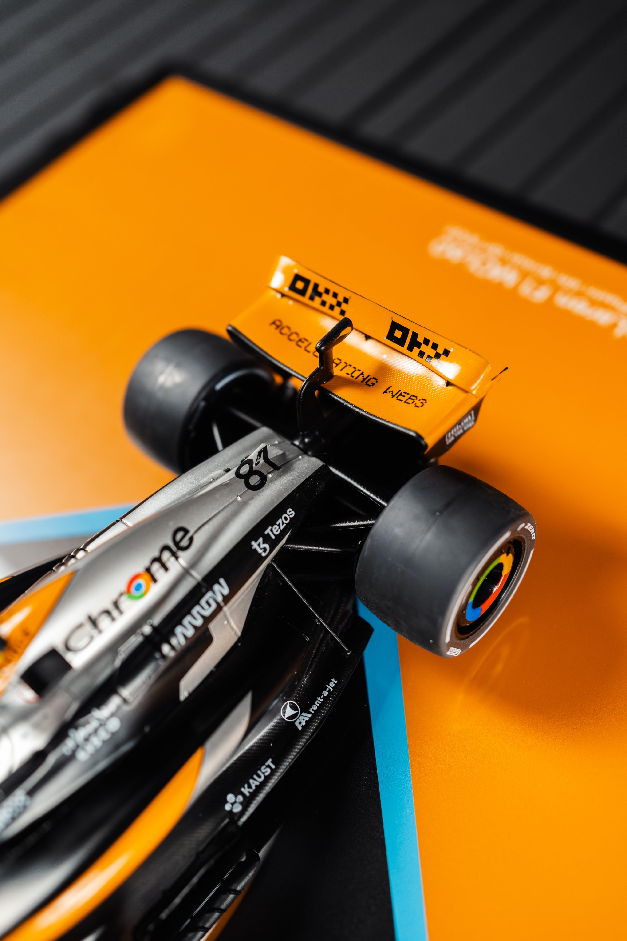 Obraz s modelem McLaren F1 MCL60 (50x40 cm)