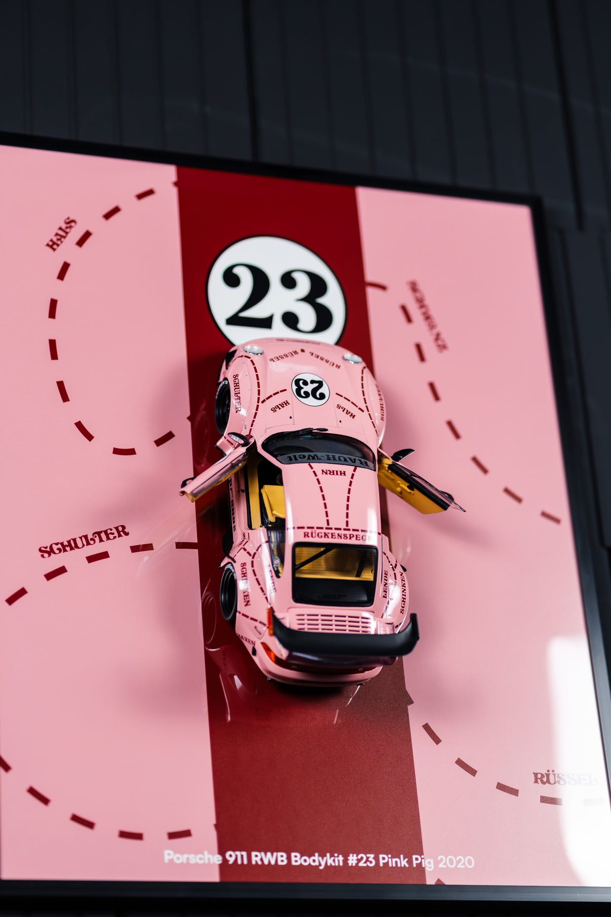 Obraz s modelem Porsche 911 RWB Bodykit #23 Ping Pig 2020 (50x40 cm)