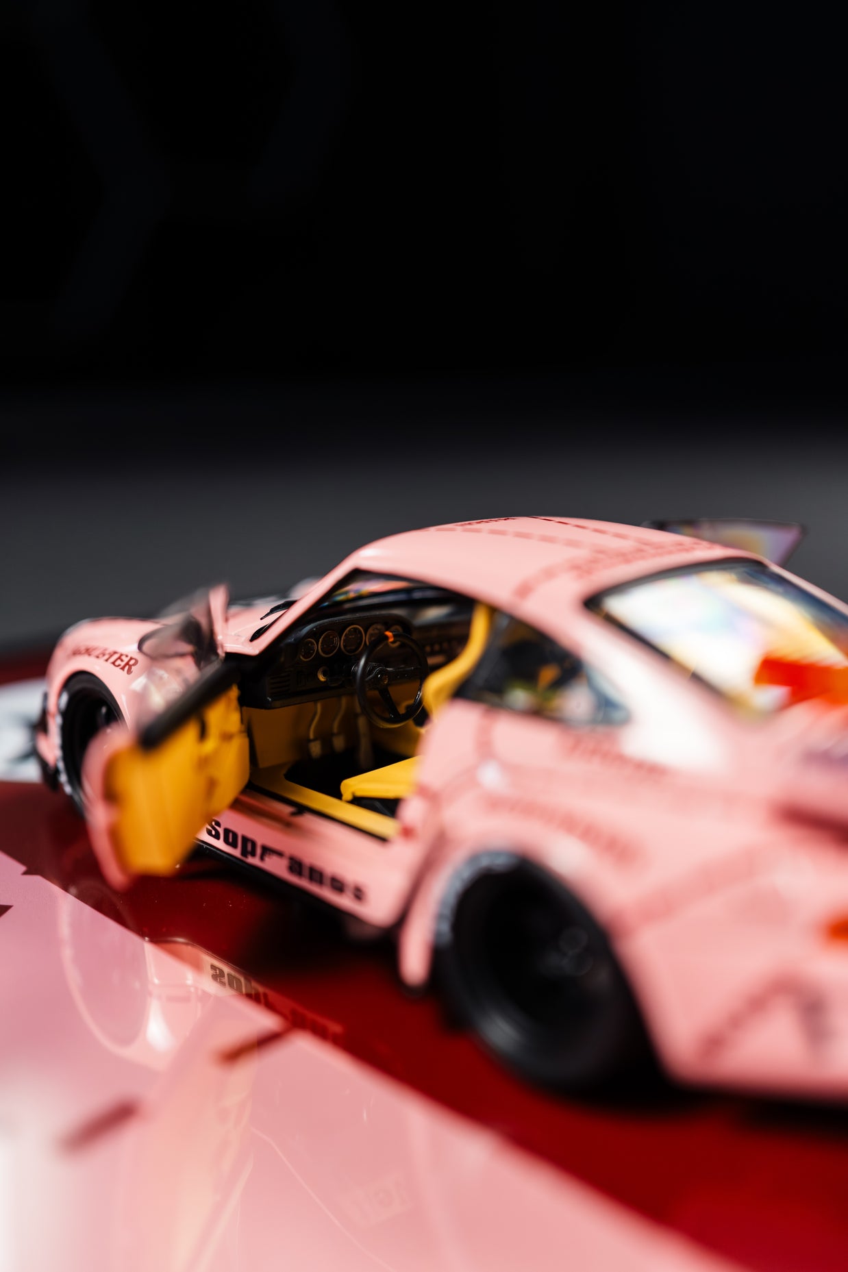 Obraz s modelem Porsche 911 RWB Bodykit #23 Ping Pig 2020 (50x40 cm)