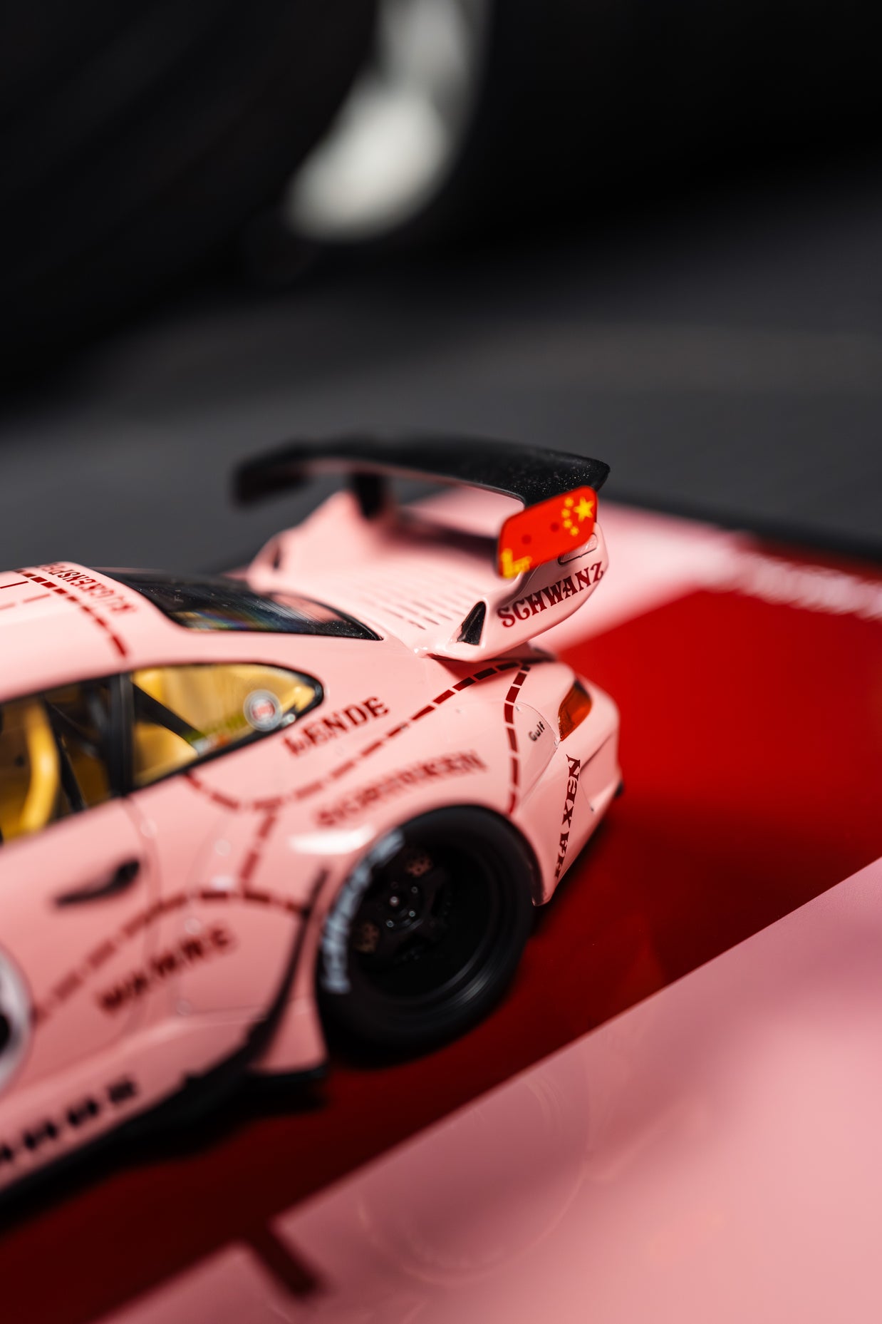 Obraz s modelem Porsche 911 RWB Bodykit #23 Ping Pig 2020 (50x40 cm)