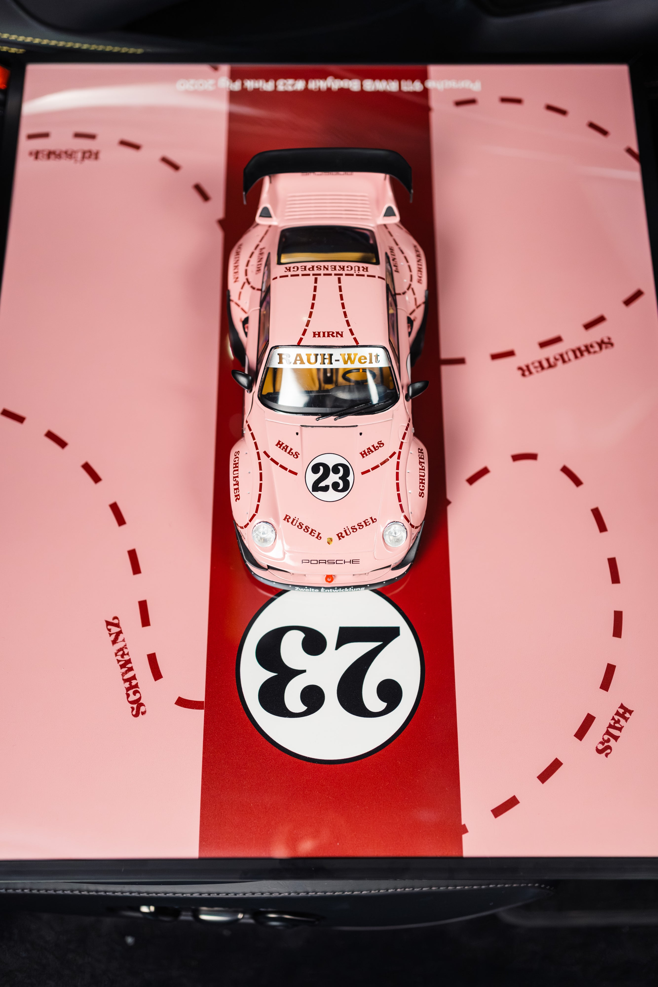 Obraz s modelem Porsche 911 RWB Bodykit #23 Ping Pig 2020 (50x40 cm)