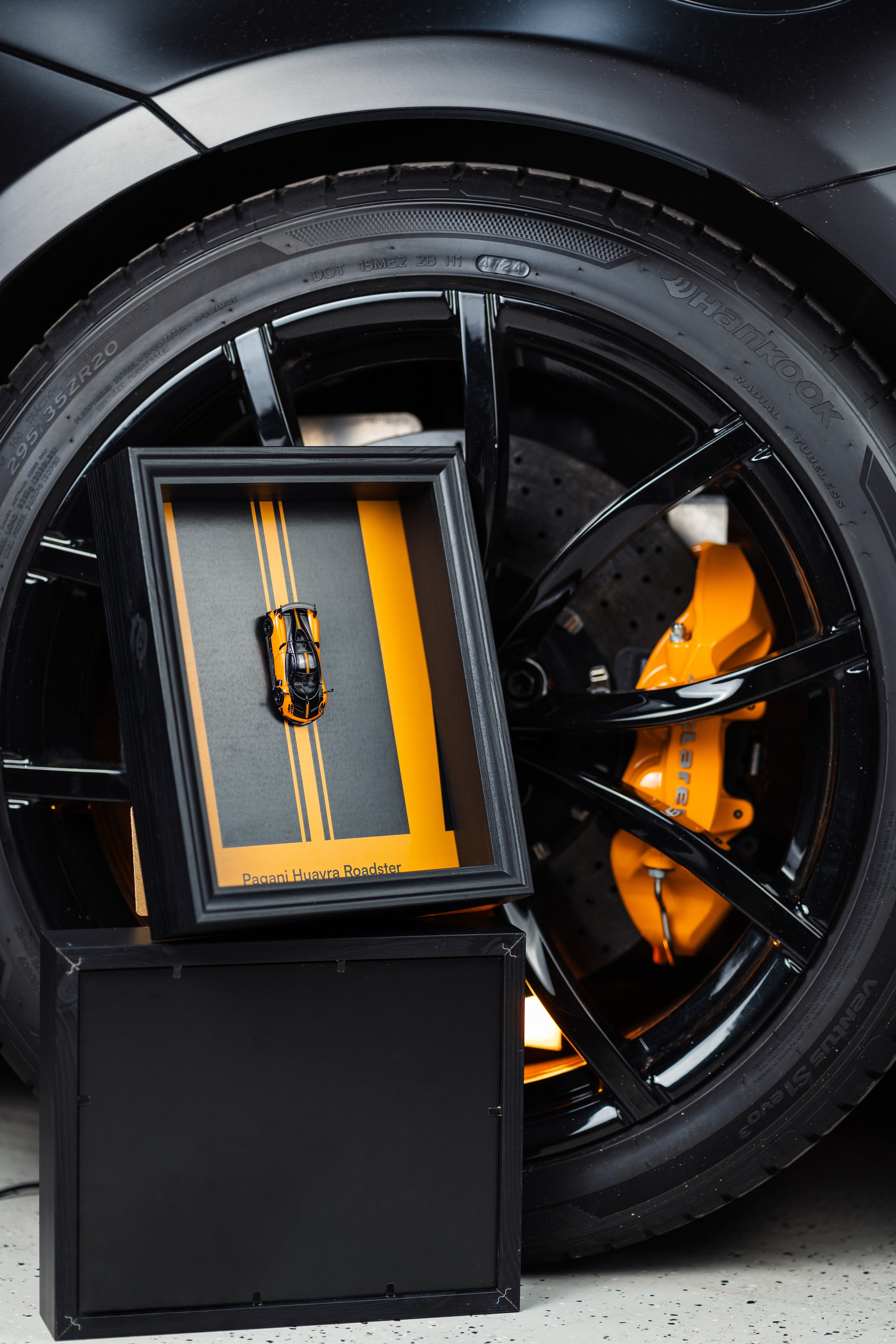 Obraz s modelem Huayra Roadster