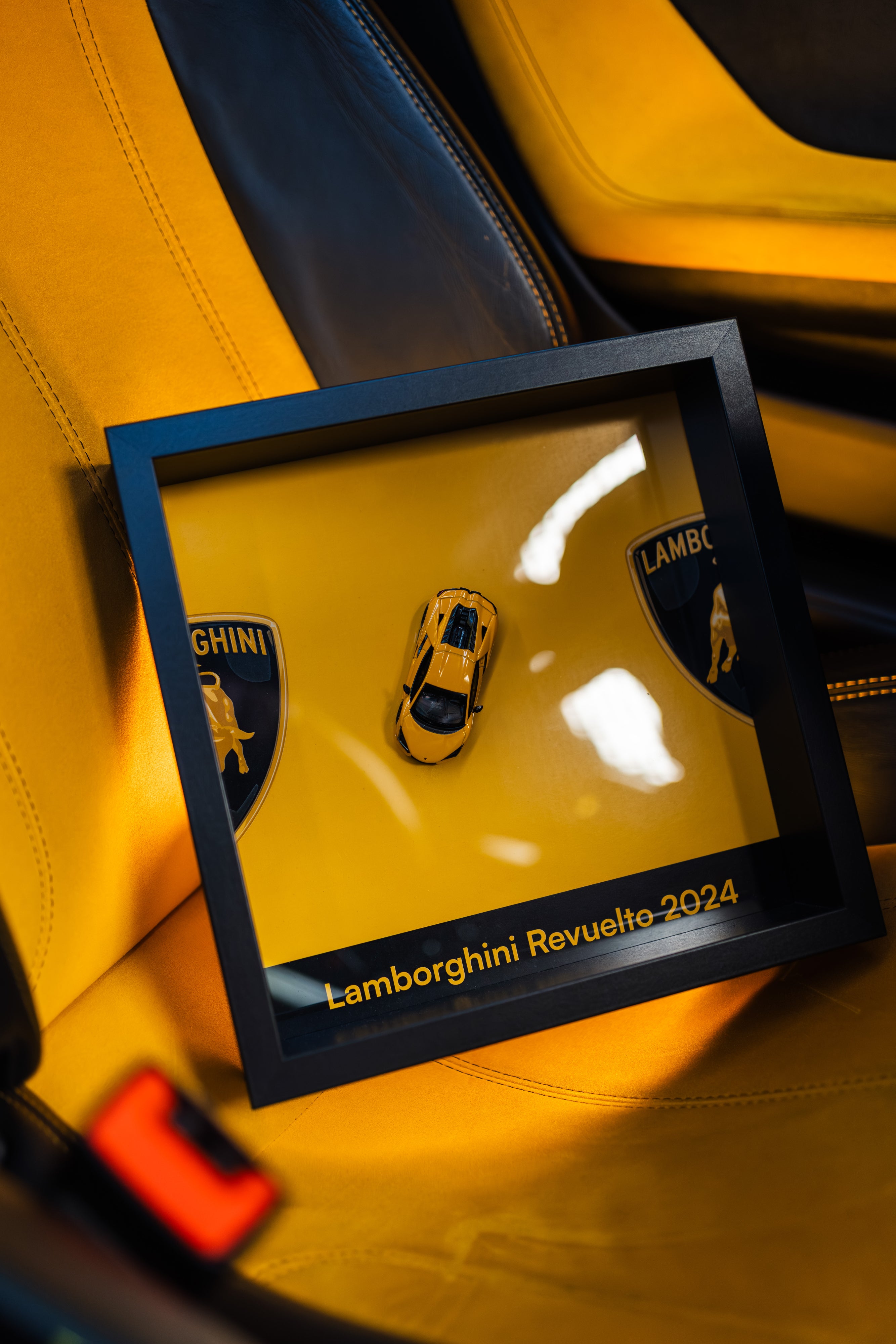 Obraz s modelem Lamborghini Revuelto 2024 (25x25 cm)