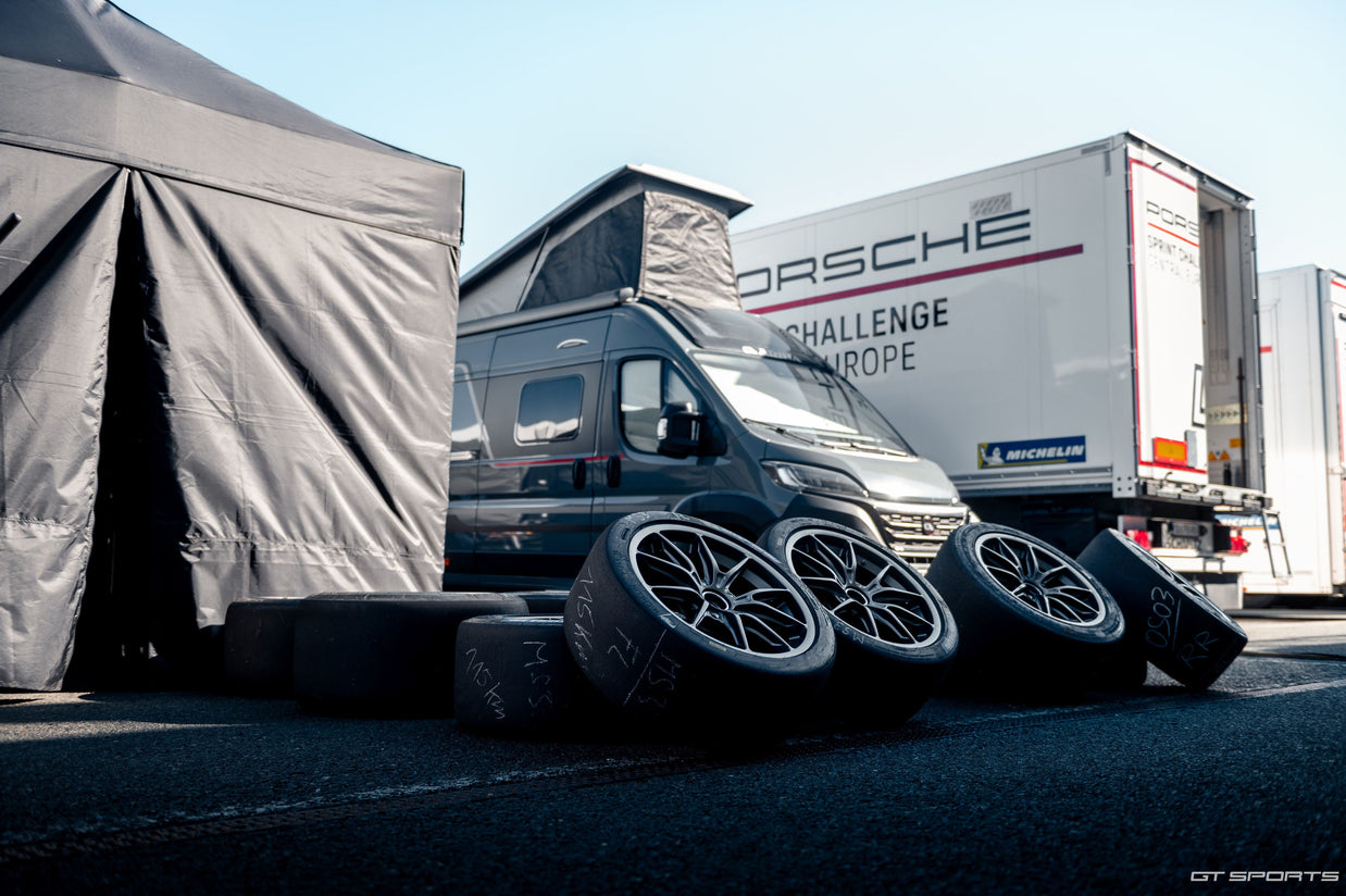 ŽIVOTNÍ ZÁŽITEK - Na den závodníkem v Porsche Cayman GT4 RS Clubsport