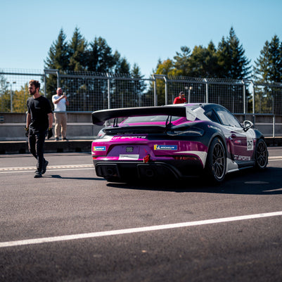 ŽIVOTNÍ ZÁŽITEK - Na den závodníkem v Porsche Cayman GT4 RS Clubsport