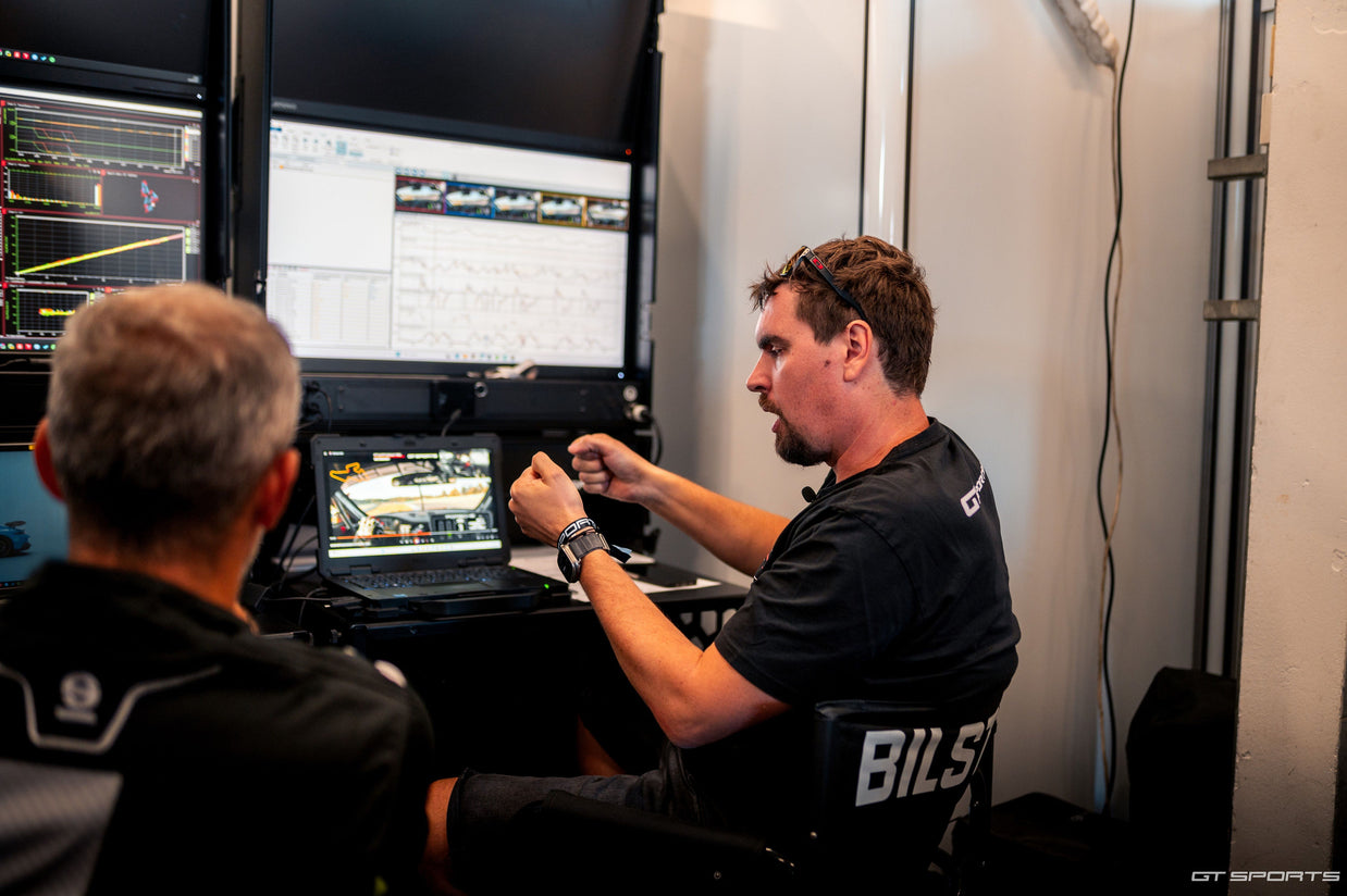 ŽIVOTNÍ ZÁŽITEK - Na den závodníkem v Porsche Cayman GT4 RS Clubsport