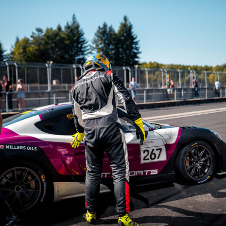 ŽIVOTNÍ ZÁŽITEK - Na den závodníkem v Porsche Cayman GT4 RS Clubsport