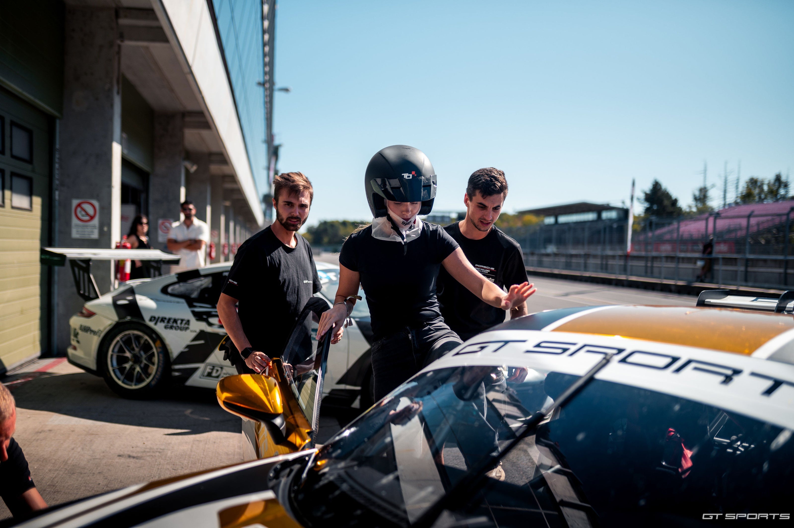 RACE TAXI - adrenalinové svezení v Porsche 911 GT3 CUP