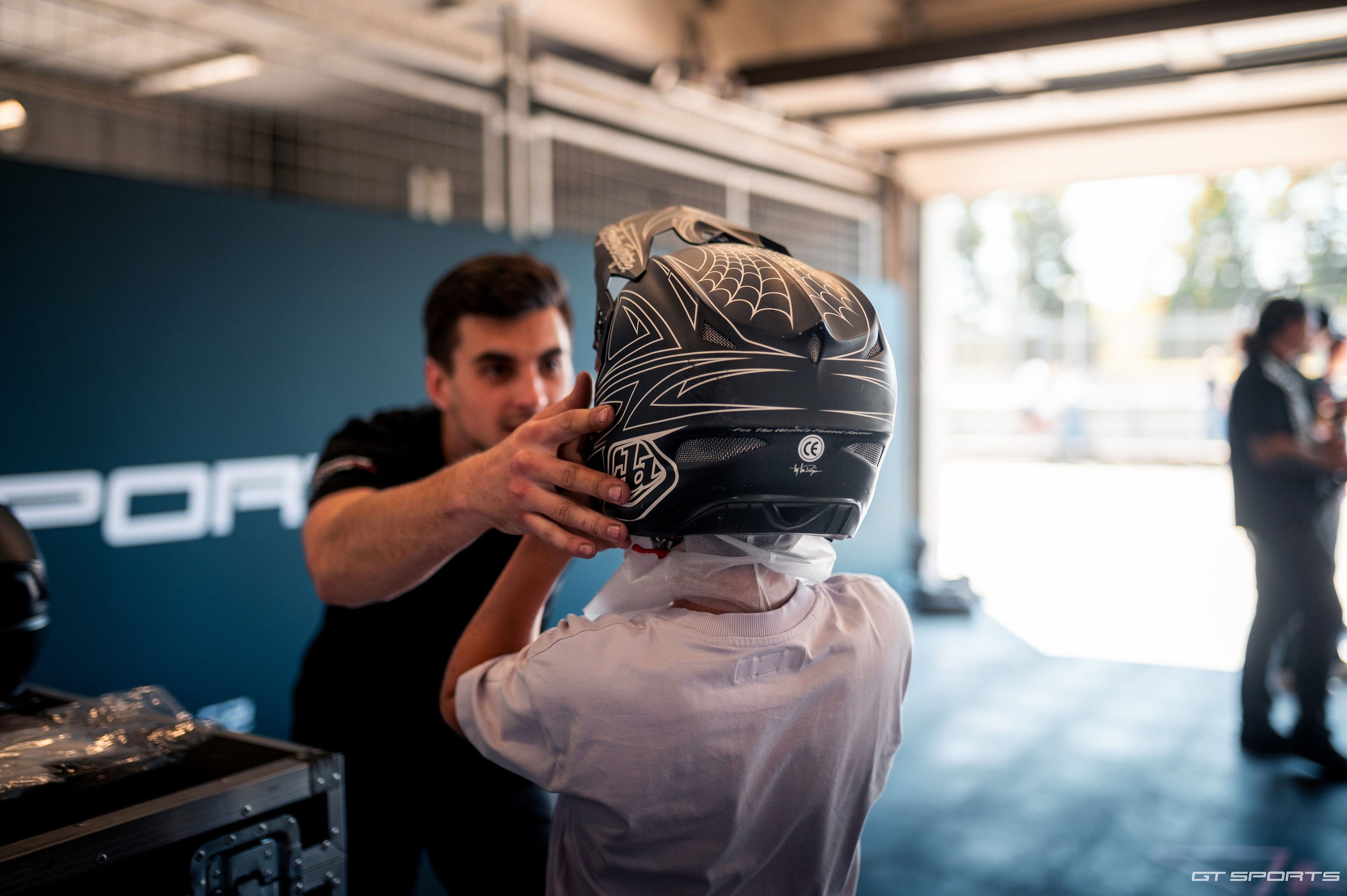 RACE TAXI - adrenalinové svezení v Porsche Cayman GT4 RS