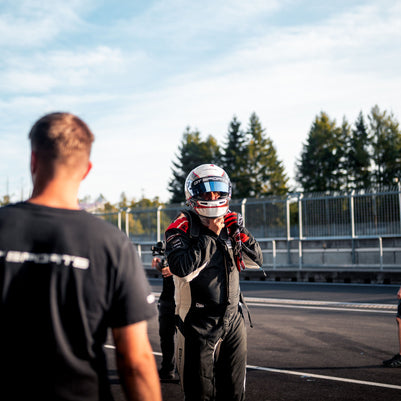 ŽIVOTNÍ ZÁŽITEK - Na den závodníkem v Porsche Cayman GT4 RS Clubsport