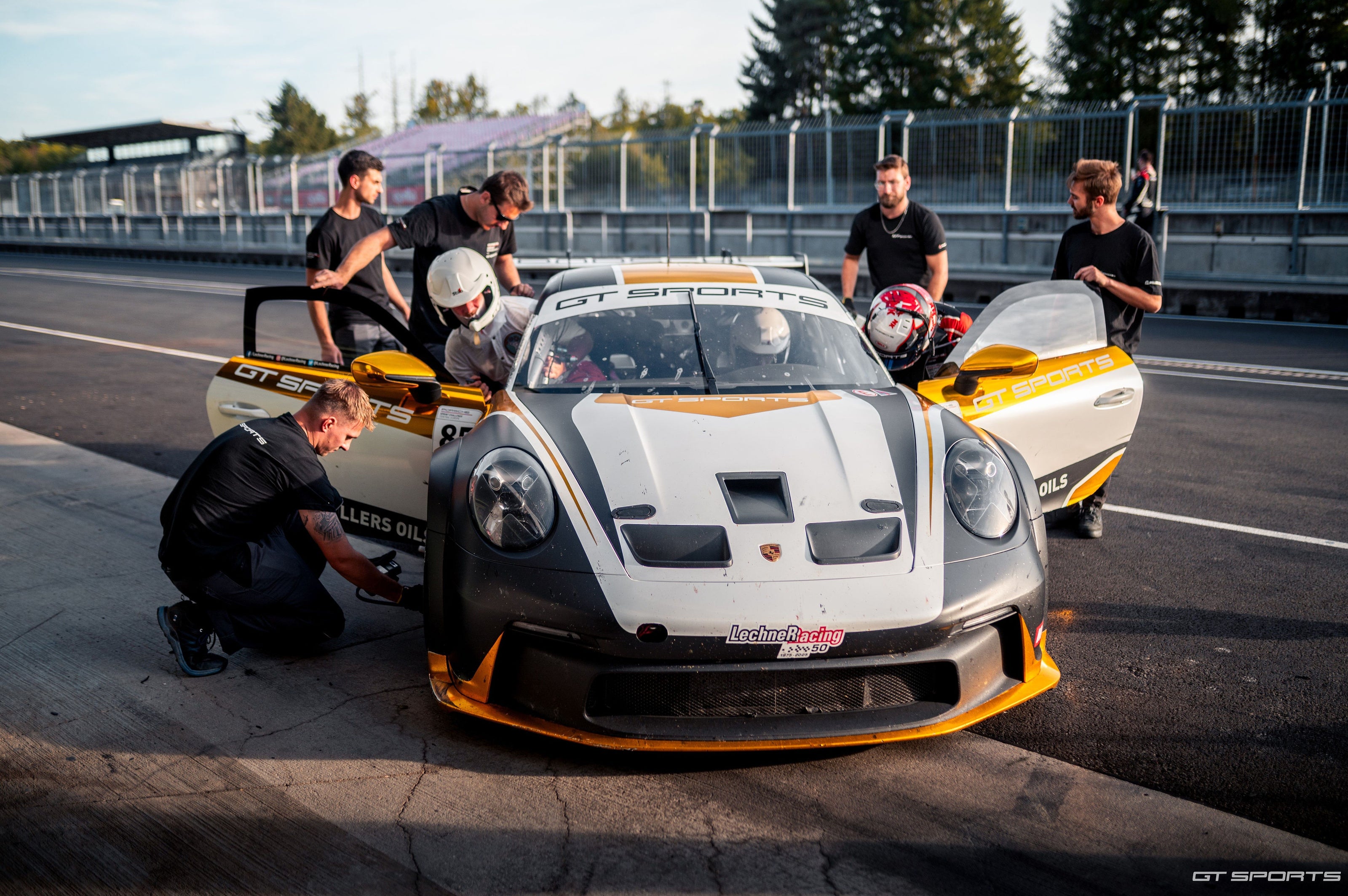 RACE TAXI - adrenalinové svezení v Porsche 911 GT3 CUP