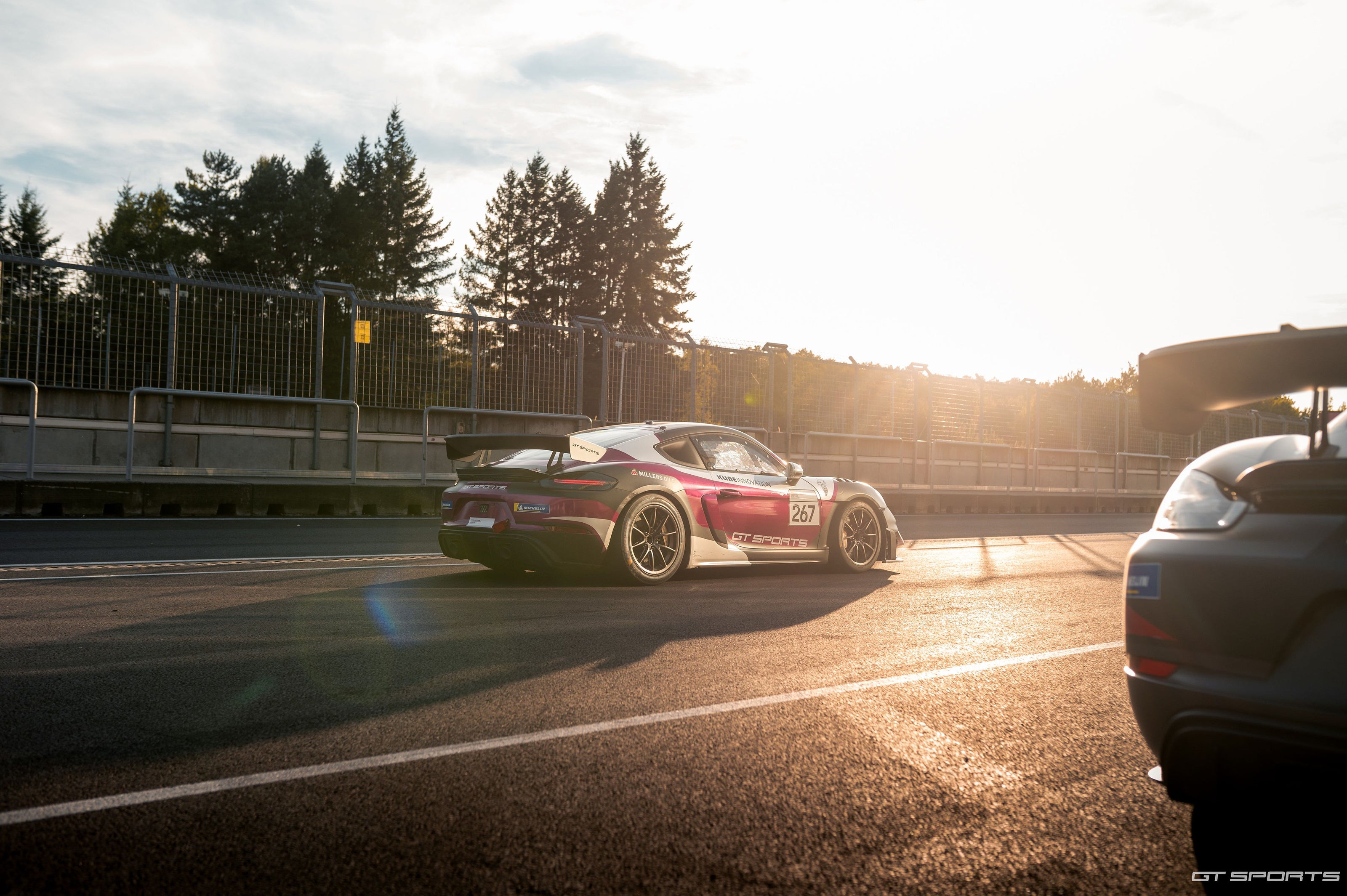 ŽIVOTNÍ ZÁŽITEK - Na den závodníkem v Porsche Cayman GT4 RS Clubsport