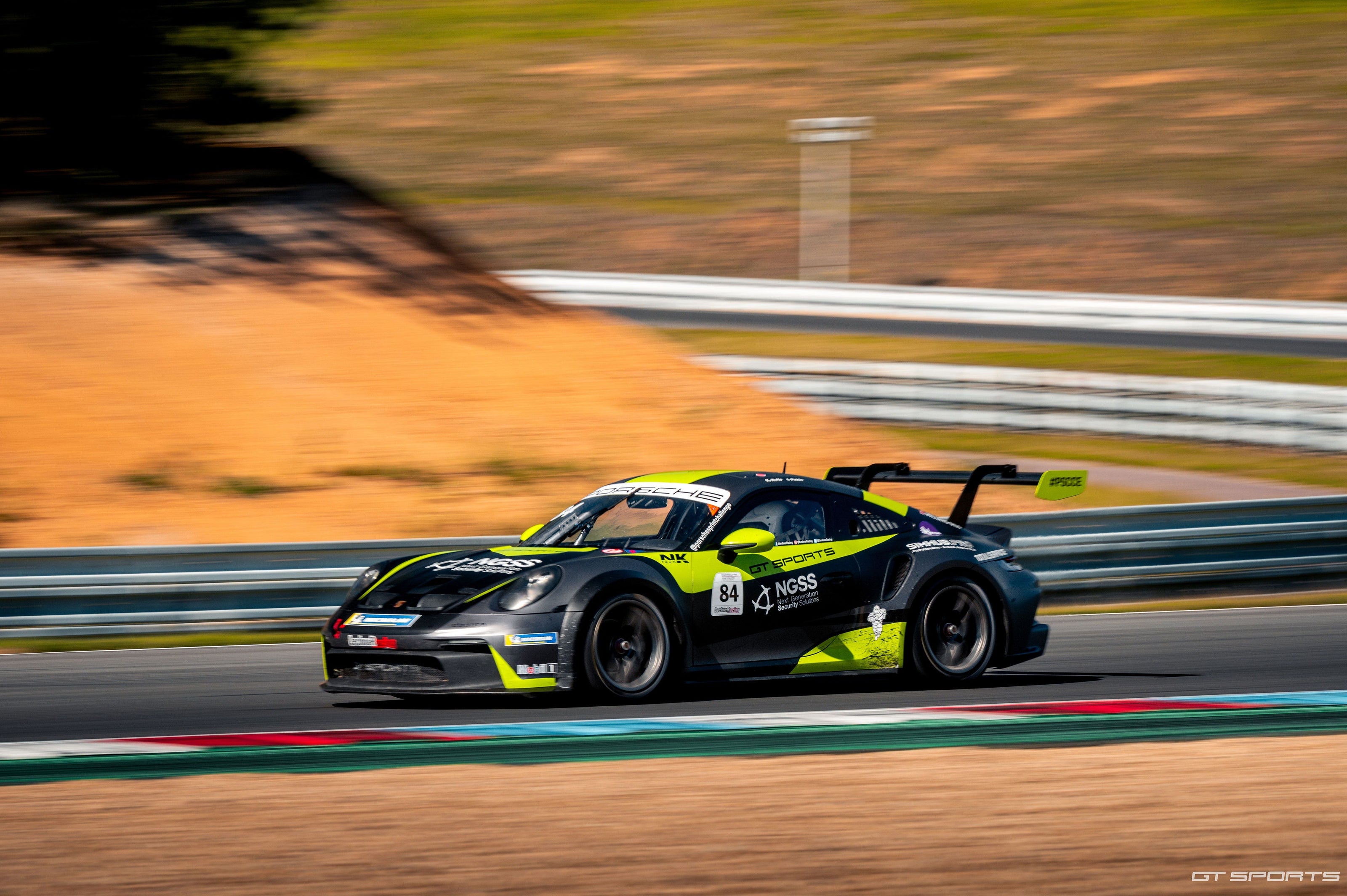 ŽIVOTNÍ ZÁŽITEK - Na den závodníkem v Porsche 911 GT3 CUP