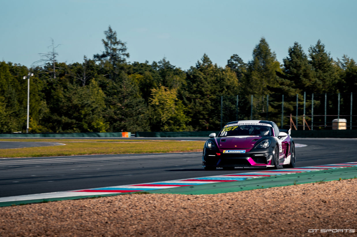 RACE TAXI - adrenalinové svezení v Porsche Cayman GT4 RS
